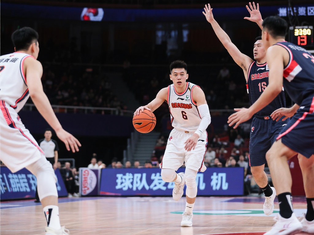 斯普利特一旁学习？开拓者原主帅回归，双冠老助教掌舵指挥